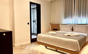 Triple A - Chic & Elegant By The Market - Free Parking!